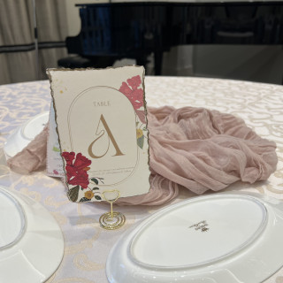 ゲストテーブルもカラフルに