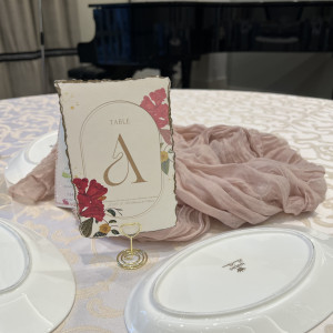 ゲストテーブルもカラフルに|743717さんのThe Palm Garden（ザ・パームガーデン）   〈エルフラットグループ〉の写真(2582525)