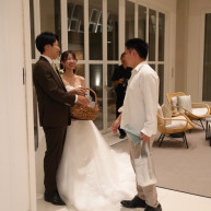 披露宴終了後のゲストの見送り写真です。