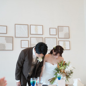 披露宴会場の新郎新婦席です。|743781さんの太陽が彩る自然の教会の写真(2541173)