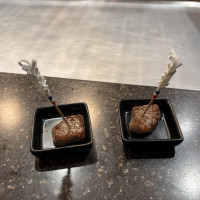 オープンキッチンから出される料理はお皿まであたたかい