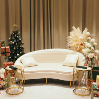 クリスマスをイメージしたソファ席