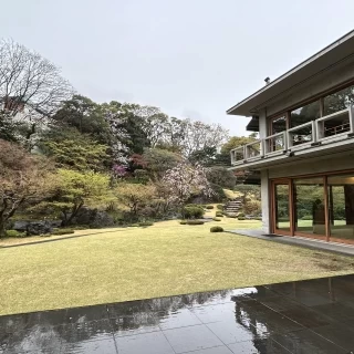 雨の日はこちらの建物で挙式を挙げられます。