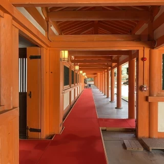 花嫁行列を歩く廊下
