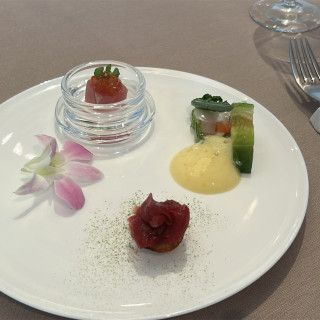 一つ一つシェフのこだわりを感じられる前菜でした。