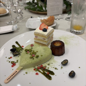 この抹茶のデザートがインパクト大で、しかもとても美味しかった|744057さんのトリフォーリアNAGOYA（エルフラットグループ）の写真(2526936)