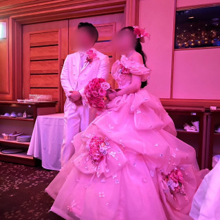 再入場後、演出を眺める新郎新婦