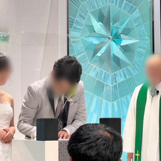 結婚証明書へのサイン