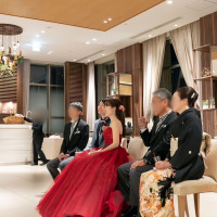 エンドロールムービーを家族で見ている様子