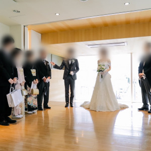 挙式会場前での親族紹介|744062さんのセンティール・ラ・セゾン千秋公園の写真(2414732)