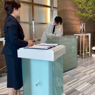 チャペル、署名