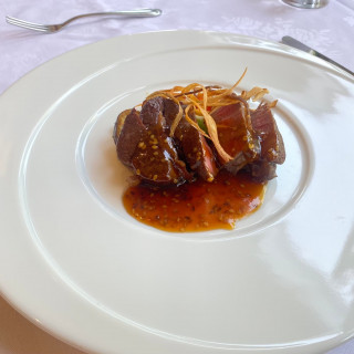 新郎の肉料理（二人で盛り付け等がまぁまぁ異なりました）