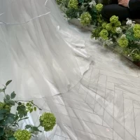 床は白色。課金すれば青の絨毯引いてくれます