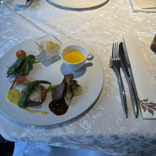 コース料理をワンプレートで試食しました。