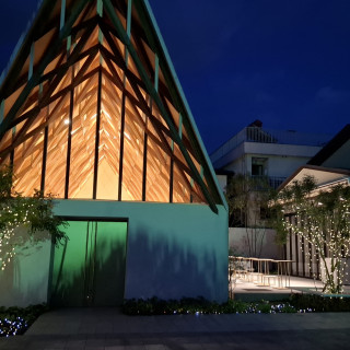 夜のチャペルはライトアップされとても綺麗です!