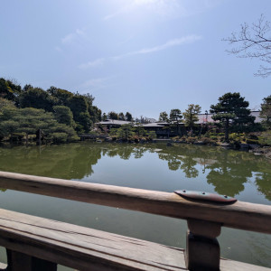 美しい庭園が望める橋からの眺め。|744342さんの平安神宮の写真(2412788)