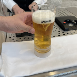 ウェルカムパーティーのトルネードスピンで注がれるビール|744369さんのアルカンシエル南青山（アルカンシエルグループ）の写真(2413370)