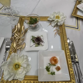 前菜サーブ前のお皿