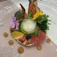 オマール海老と色彩野菜キャビア添え
