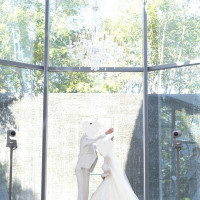 後ろの滝がとても美しいです。