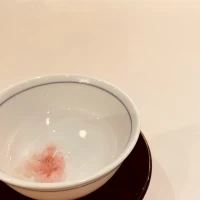 待合室で出された桜入った白湯がとても美味しかったみたいです