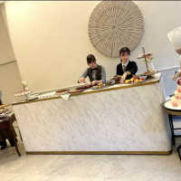 雨天のためホワイエでデザートビュッフェを実施しました。