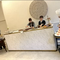 雨天のためホワイエでデザートビュッフェを実施しました。