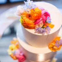 装花に合わせてケーキの装飾をしてくださりました。