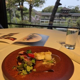 試食した料理と(東側会場)窓からの景色