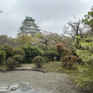 待合室から見える大阪城は雨でも綺麗に見えました！