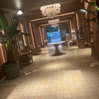 ガーデンに続く廊下