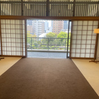屋内の挙式会場までの通路