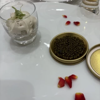 キャビアがとても美味しく記憶に残るメニューでした。