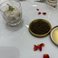 キャビアがとても美味しく記憶に残るメニューでした。