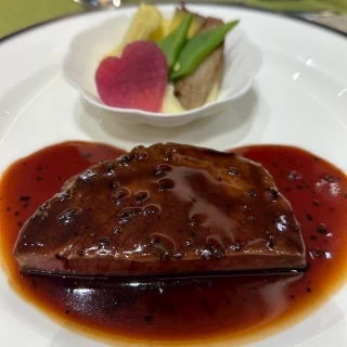 黒毛和牛フィレ肉のトリュフソース