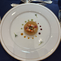 アミューズ。カニとキャビアとジュレ。