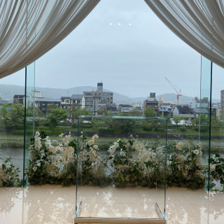 挙式会場から見える鴨川の風景です。