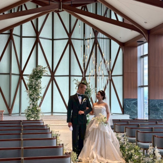 正面に向かって左右には大きな窓ガラスがあり景色が一望できる