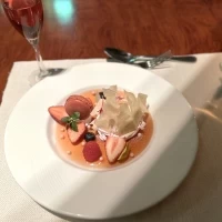 苺のデザート(季節によって変更)