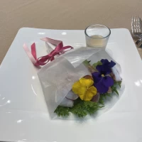 ブーケをイメージされた前菜です。