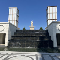チャペルを出るとマリア様が