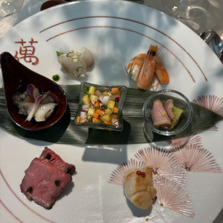 前菜。盛り付けも美しく、美味しかった。