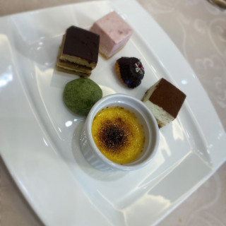 デザートビュッフェのケーキ種類豊富