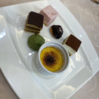 デザートビュッフェのケーキ種類豊富
