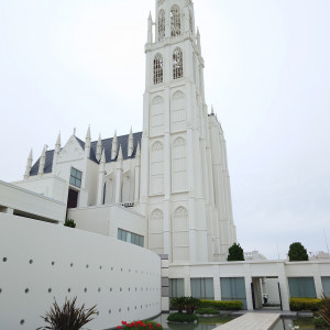 披露宴会場の庭から
各披露宴会場事に庭の雰囲気や外観の角度が|745264さんのノートルダムマリノア/FIVESTAR WEDDINGの写真(2419358)