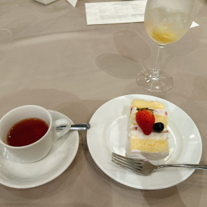 ウェディングケーキと飲み物です。|745356さんのHilltop Resort YAMANOUE (ヒルトップリゾート ヤマノウエ)の写真(2420207)