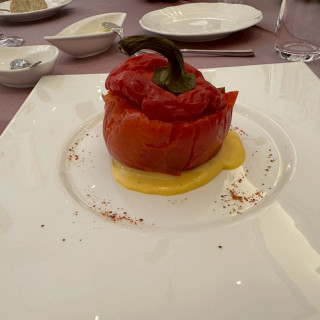 パプリカに包まれたお肉料理！