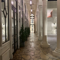 柱が特徴的で当日の写真映えも間違いなし。