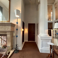 柱がアンティーク調で素敵な空間です。