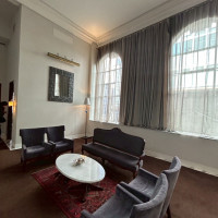 ソファや調度品が美しいです。